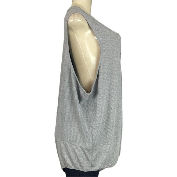 Torrid +4 Solid Ribbed Gray V-Neckline Snap Detail Rayon Spandex Tank Bodysuit - Picture 3 of 6